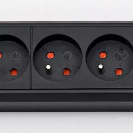 PNN8 - PREMIUM PLUS NOIR 8 PRISES 3M H05VV-F 3G1,5 AVEC INTERRUPTEUR - 1156001068 - BRENNENSTUHL S.A.S