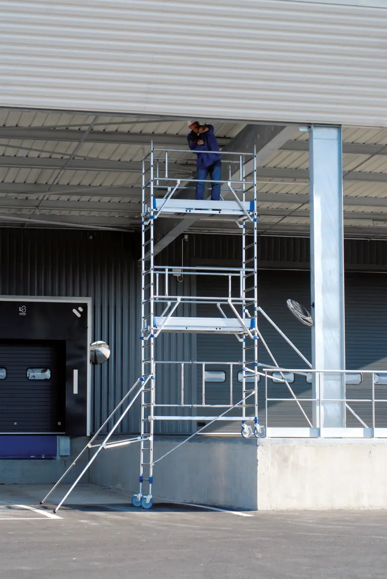 ECHAFAUDAGE ROULANT ALUMINIUM TOTEM 2 LINE 180 5M PLANCHER - 22403650 - TUBESCA-COMABI 1 ECHAFAUDAGE ROULANT ALUMINIUM TOTEM 2 LINE 180 5M PLANCHER - 22403650 - TUBESCA-COMABI